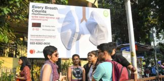 Air Pollution Turns Effigy Of Human Lungs Black Within Two Weeks